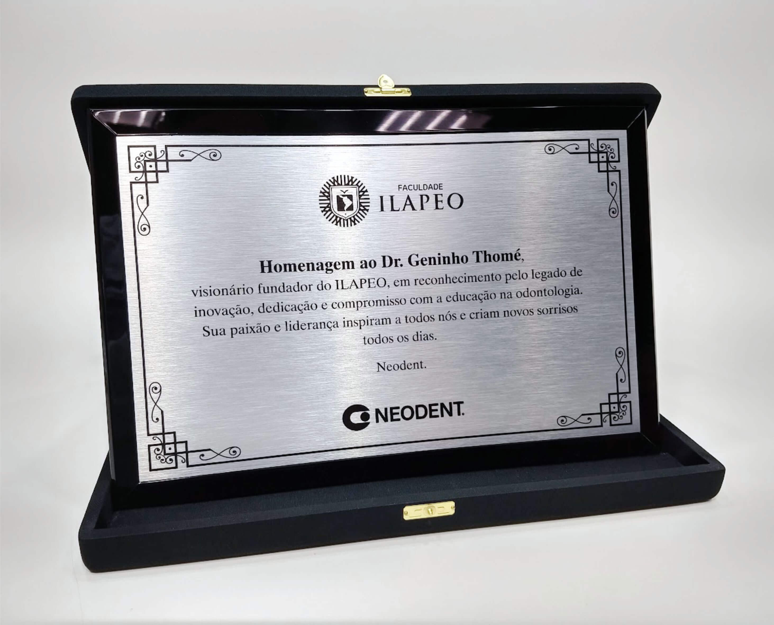 Homenagens & Memoriais